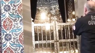 Turki men zelzla se pehle sahbi e rasool ki qubr pr kia howa