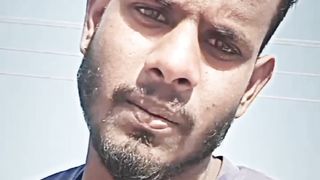 Mai apne dam per chalta hu