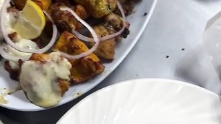 Masle Dar TikaBoti and Naan#chickentikkabotirecipe #chickenrecipe #ijazansarifoodsecrets #ijazansarirecipes #tikkarecipe #bbqrecipe #recipe #chicken
