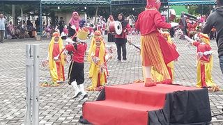 Penampilan Peserta Lomba Marching Band RA