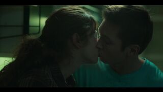 In Love All Over Again / Kissing Scene — Irene and Julio (Georgina Amoros and Franco Masini) | 1x02"