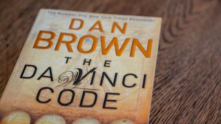 The Da Vinci Code by Dan Brown|book review & summary