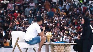 Cristiano Ronaldo with his fans