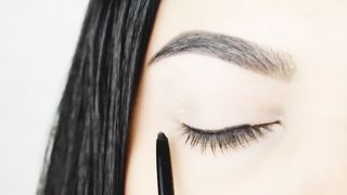 How apply smokey winked eye liner