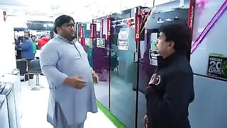Mota Pohancha Sakhawat Naz Ki Shop Say Farij Lenay
