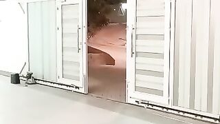 SLIDING DOOR