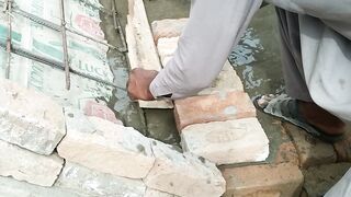 Mistry sab chhat par seedhi charhaty huy