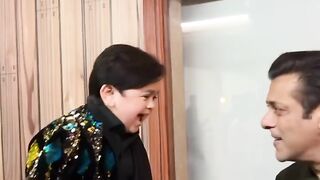 Salman Khan and Abdu dance live
