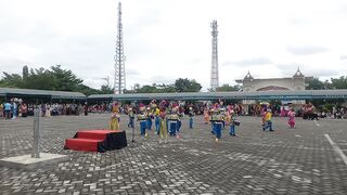 Penampilan Peserta Lomba Marching Band RA