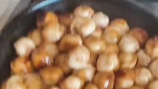Мы ебашим пелемени