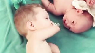Toddler without limbs helps other toddler
