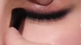 Eyeshadow tips for women