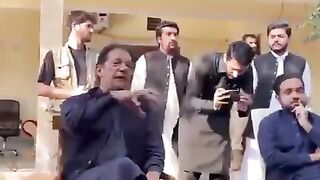 پی ٹی آی چیرمین عمران خان کا اپنی سوشل میڈیا ٹیم کو خراج تحسین