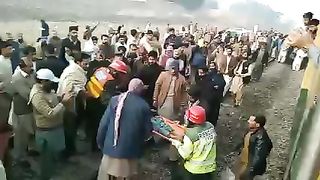 چیچہ وطنی کے قریب ٹرین میں دھماکہ