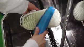 Amazing_mass_production!_Fantastic_Rainbow_Cake_Making_Process_-_Korean_cake_factory(360p).