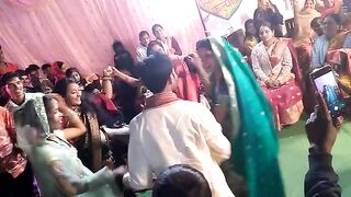 Pyare se dulha dulhan dance