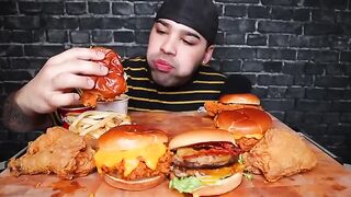 ASMR_EATING_JOLLIBEE_SPICY_CHICKEN_SANDWICHES_WITH_CHEESE,_CRISPY_CHICKEN,_ALOHA_YUMBURGER_MUKBANG