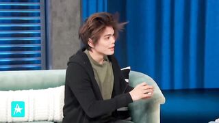 Великий фокусник shin lim покарил студию фокусом