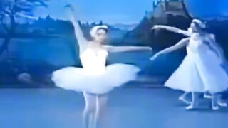 Танец между ног