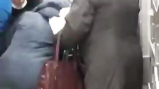 Сегодня в «Магните»  засняли толпу покупателей, набросившихся на сахар.