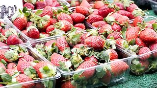 Strawberries fresh packing process