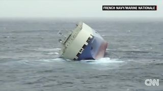 Navy try to save sinking ship