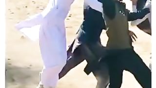 خانیوال میں نوجوان پر تشدد کی وڈیو وائرل،