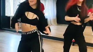 dikorneli dance