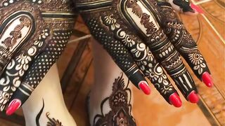 Mehandi at hand