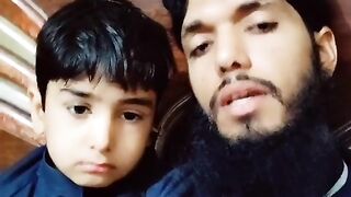 زلزلہ آتا ہے سب باہر ہوتے ہیں سب کچھ بھول جاتے ہیں