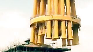 Heavy crane lifting