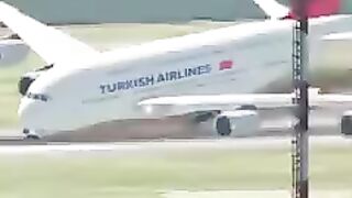 Airplane landing smartly