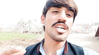 آج ہم فارم پہ بھینسیں نہلا رہے ہیں وہ ہمارا بیلی ہے جو فارم پر کام کرتا ہے