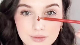 Doing makeup with pencil colours