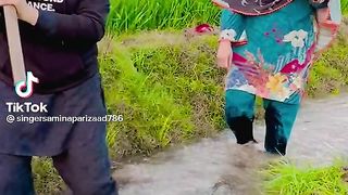 Aunty full masti water enjoy