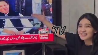 Larki Ka Khushi dik Wow Aoy Hoy