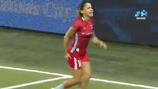 Crazy moment in women's football ????????