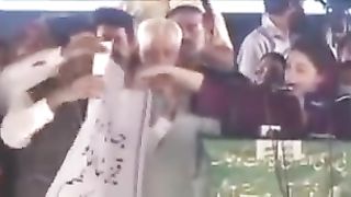 چوروں کا جو سردار ہے نواز شریف ہے