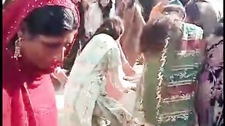 زندگی اساکو نچا جھمراں دے شوکین ہے اساں