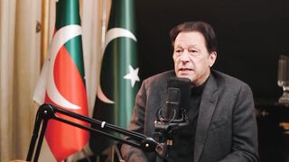 یہ آرمی چیف تھا یا پورن انڈسٹری کا ڈاریکٹر