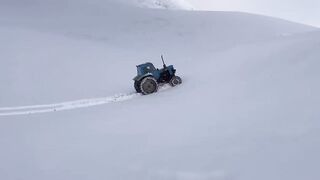 Трактор Т-40 Против Трактор Беларусь 82  The Tractor T-40 vs Belarusian Tractor
