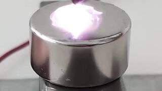 Electric arcs in magnet