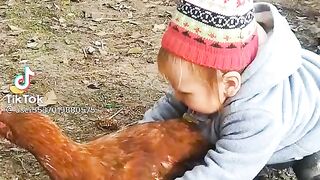 Курочка и ребенок