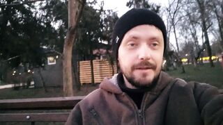 В парке.