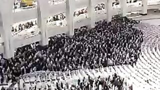 Makka mukarma m Azan di ja rahi hy