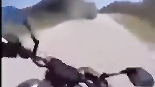 Bike slow speed tje road plz