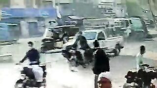 قصور کس کا ہے