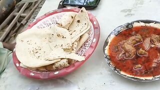 Eating Fish Whith Friends
