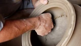 This is how clay bowls are made