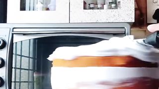 Home Making Cake